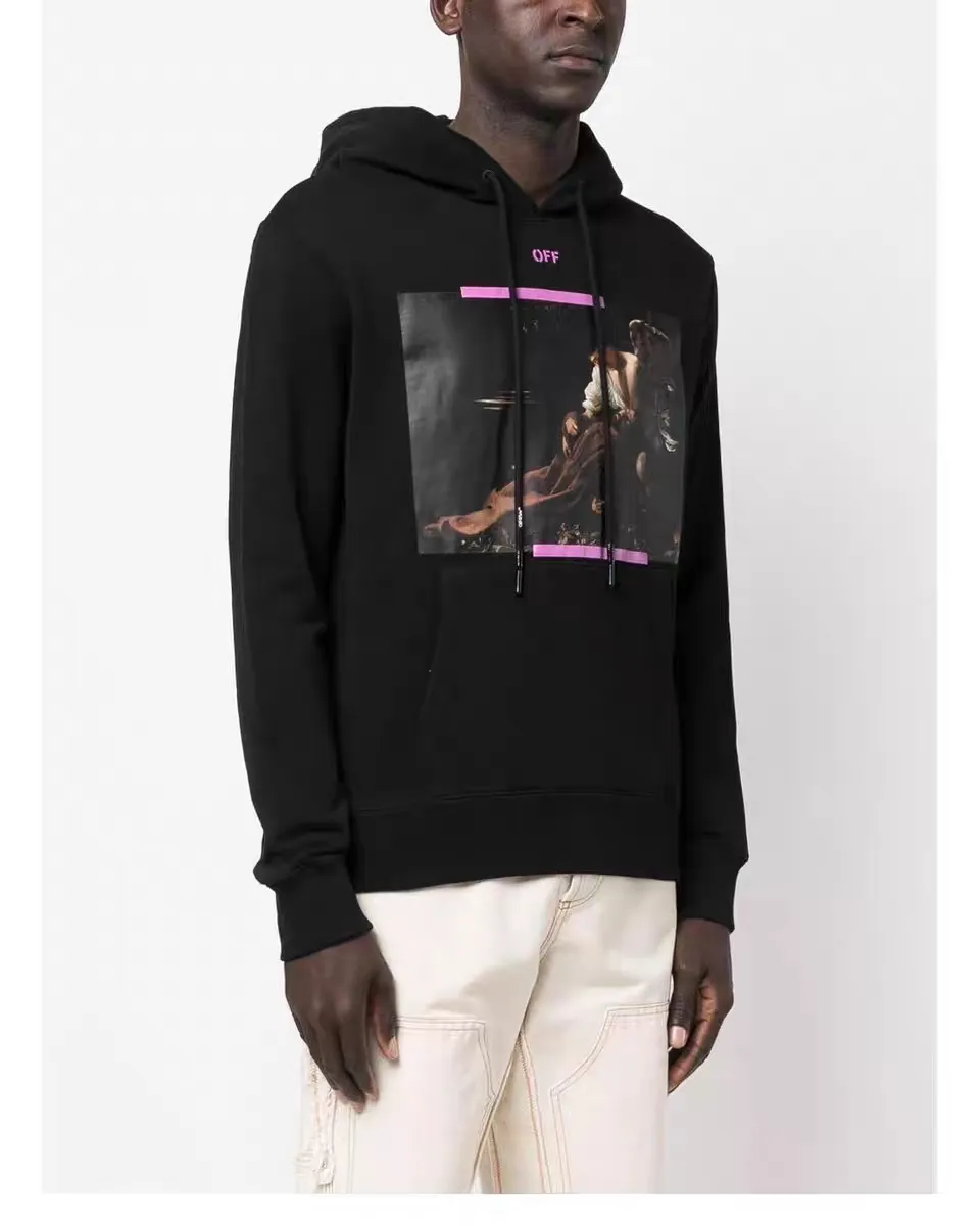 ♻️💯Upper body reference model picture❤️The top tested version Off-White 2023 new autumn and winter Angel Caravaggio spray-painted arrow hooded sweatshirt. The craftsmanship of this model can be said to be very difficult. There is a direct comparison between our home and many versions on the market. You can more clearly distinguish between good and bad just by looking at the prints. This printing uses Kornit's digital direct-injection process. The entire printing effect is like drawing lines with a marker pen. The imitation effect can achieve the same visual effect as the real thing. The main reason is that the color transition of this printing is too small, which makes it impossible to directly copy the pattern when scanning. The image must be manually enlarged more than 40 times, and then adjusted bit by bit to add a soft color (white) effect. The fabric is made of 480g large fish scale pure cotton terry dyed in a vat, which is a big launch and has a full drape. Full set of customized accessories, washed, labeled. Guaranteed to be the top product on the market.  Color: Black Size: XS-L P:410